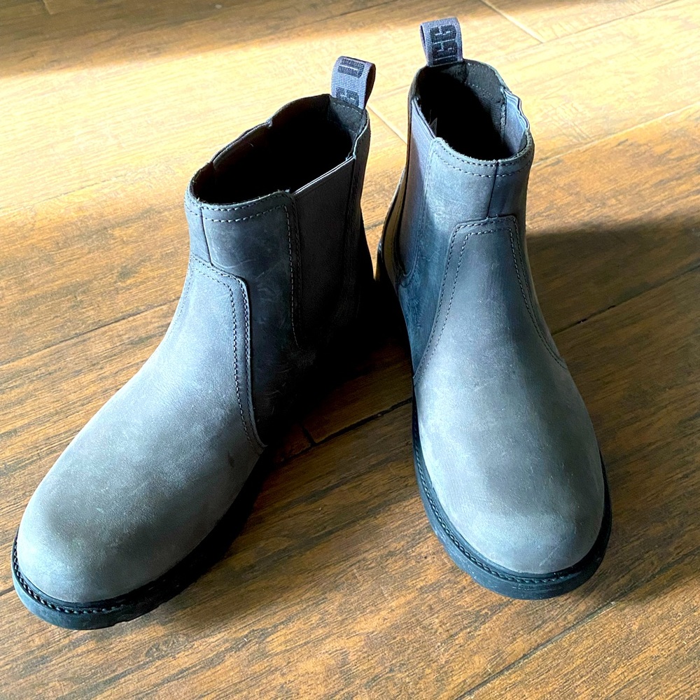Women’s UGG Chelsea boots